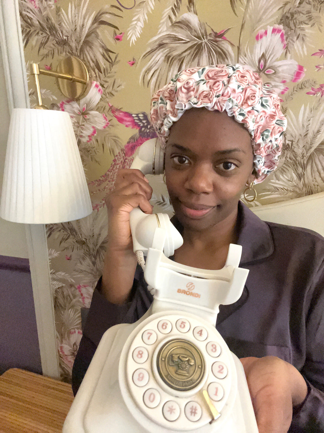 Protéger les cheveux (casse, fourche, cheveux mousseux, cheveux afro, cheveux fin) en 2026 : mon avis honnête sur le bonnet satin fabriqué en France