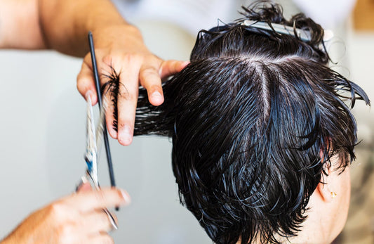 Cheveux fins et plats : comment retrouver du volume et de l’épaisseur naturellement ?