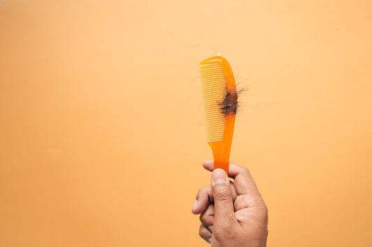 Chute de cheveux : comment ralentir la perte et stimuler la repousse naturellement après l'été ?